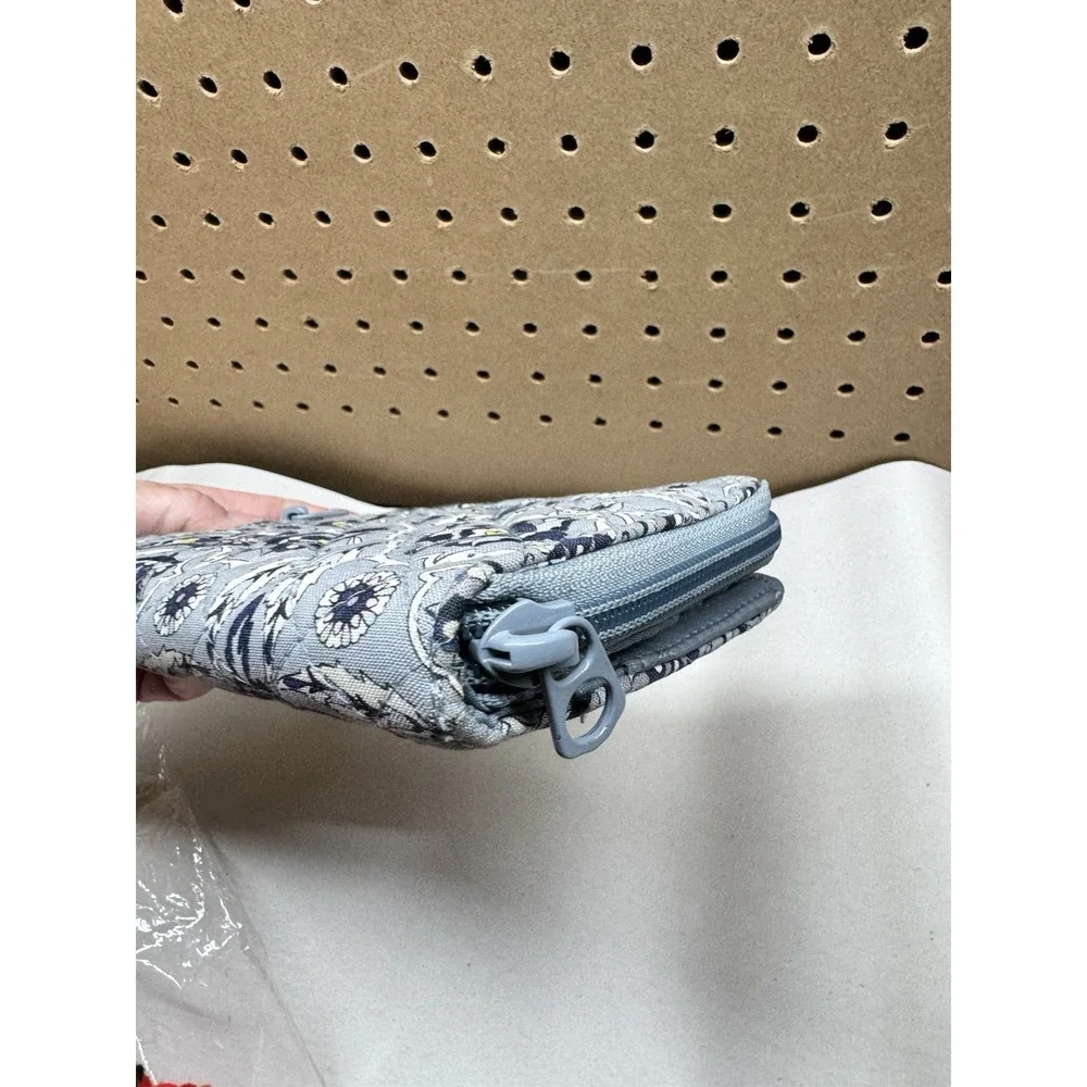 Vera Bradley RFID Turnlock‎ Wallet in Plaza Tile Floral